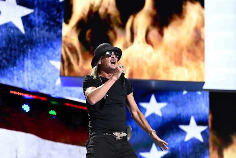 milwaukee rnc kid rock performance singer sing